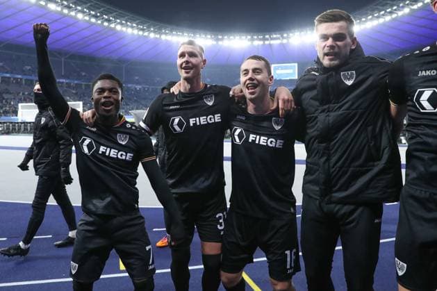 13.12.2024, xtgx, Fussball - 2.Bundesliga, Hertha BSC Berlin - Preussen Muenster emspor, v.l. Daniel Kyerewaa (Muenster, 7), Holmbert Aron Fridjonsson (Muenster, 31), Torge Paetow (Muenster, 16) Jubel ueber den Sieg, Jubel nach Spielende (DFL DFB REGULATIONS PROHIBIT ANY USE OF PHOTOGRAPHS as IMAGE SEQUENCES and or QUASI-VIDEO) Berlin