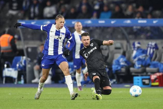 13.12.2024, xtgx, Fussball 2. Bundesliga, Hertha BSC Berlin - SC Preussen Muenster emspor, v.l. Derry Scherhant (Hertha, 39), Yassine Baouchama (Münster, 5) Zweikampf, Duell, Kampf, tackle (DFL DFB REGULATIONS PROHIBIT ANY USE OF PHOTOGRAPHS as IMAGE SEQUENCES and or QUASI-VIDEO) Berlin
