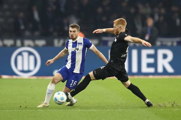 13.12.2024, xtgx, Fussball 2. Bundesliga, Hertha BSC Berlin - SC Preussen Muenster emspor, v.l. Jonjoe Kenny (Hertha, 16), Mikkel Kirkesov (Münster, 2) Zweikampf, Duell, Kampf, tackle (DFL DFB REGULATIONS PROHIBIT ANY USE OF PHOTOGRAPHS as IMAGE SEQUENCES and or QUASI-VIDEO) Berlin