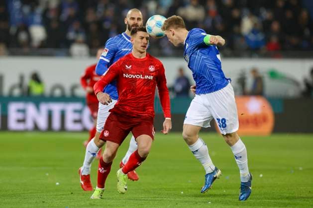 Daniel Hanslik (1. FC Kaiserslautern) und Clemens Riedel (SV Darmstadt 98) kaempfen um den Ball, 2. Bundesliga, SV Darmstadt 98 vs 1. FC Kaiserslautern, Merck-Stadion am Böllenfalltor am 14. December 2024 in Darmstadt, Deutschland. (Foto von Marco Steinbrenner DeFodi Images) Daniel Hanslik (1. FC Kaiserslautern) und Clemens Riedel (SV Darmstadt 98) battle for the ball, 2. Bundesliga, SV Darmstadt 98 vs 1. FC Kaiserslautern, Merck-Stadion am Böllenfalltor, December 14, 2024 in Darmstadt, Germany. (Photo by Marco Steinbrenner DeFodi Images) DFB DFL REGULATIONS PROHIBIT ANY USE OF PHOTOGRAPHS AS IMAGE SEQUENCES AND OR QUASI-VIDEO. Defodi-700_darm_fck_20241214_001