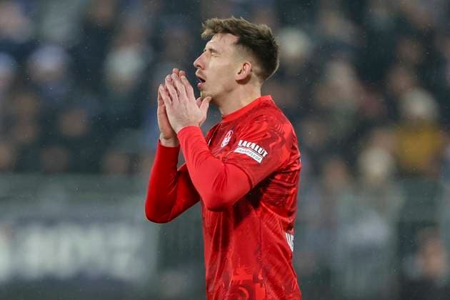Daniel Hanslik (1. FC Kaiserslautern) schaut enttaeuscht, 2. Bundesliga, SV Darmstadt 98 vs 1. FC Kaiserslautern, Merck-Stadion am Böllenfalltor am 14. December 2024 in Darmstadt, Deutschland. (Foto von Marco Steinbrenner DeFodi Images) Daniel Hanslik (1. FC Kaiserslautern) looks dejected, 2. Bundesliga, SV Darmstadt 98 vs 1. FC Kaiserslautern, Merck-Stadion am Böllenfalltor, December 14, 2024 in Darmstadt, Germany. (Photo by Marco Steinbrenner DeFodi Images) DFB DFL REGULATIONS PROHIBIT ANY USE OF PHOTOGRAPHS AS IMAGE SEQUENCES AND OR QUASI-VIDEO. Defodi-700_darm_fck_20241214_002