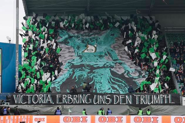 Die Fans von Hannover 96 zeigen eine Choreographie, 2. Bundesliga, SpVgg Greuther Fürth vs Hannover 96, Sportpark Ronhof Thomas Sommer am 15. December 2024 in Fürth, Deutschland. (Foto von Marco Steinbrenner DeFodi Images) The fans of Hannover 96 show a choreography, 2. Bundesliga, SpVgg Greuther Fürth vs Hannover 96, Sportpark Ronhof Thomas Sommer, December 15, 2024 in Fürth, Germany. (Photo by Marco Steinbrenner DeFodi Images) DFB DFL REGULATIONS PROHIBIT ANY USE OF PHOTOGRAPHS AS IMAGE SEQUENCES AND OR QUASI-VIDEO. Defodi-700_fuerth_hannover_20241215_001