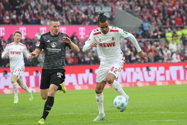 Damion Downs kurz vor dem Foul (Koeln 42), Strafstoss, GER, 1. FC Koeln vs. 1. FC Nuernberg , 2. Fussball-Bundesliga, 16. Spieltag, Saison 2024 2025, 15.12.2024, DFL REGULATIONS PROHIBIT ANY USE OF PHOTOGRAPHS AS IMAGE SEQUENCES AND OR QUASI-VIDEO, GER, 1. FC Koeln vs. 1. FC Nuernberg , 2. Fussball-Bundesliga, 16. Spieltag, Saison 2024 2025, 15.12.2024 Koeln