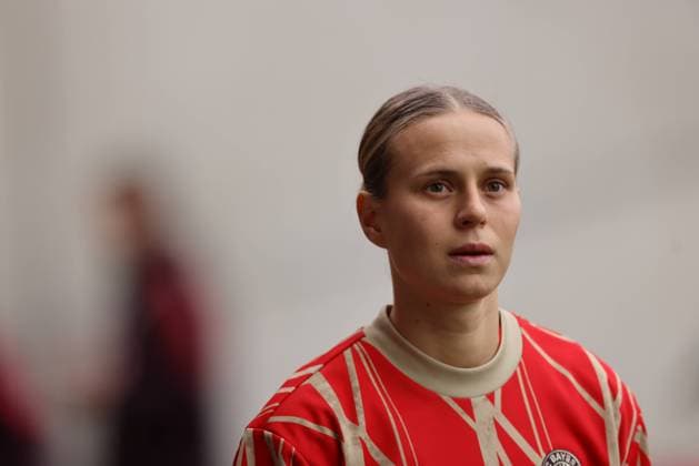 GER, München, FC Bayern München vs Turbine Potsdam, Google Pixel Bundesliga, Fussball, DFB, Spielzeit 2024 2025, FC Bayern Campus, 12. Spieltag, im Bild: Klara Bühl (FC Bayern München Frauen 17) DFB DFL REGULATIONS PROHIBIT ANY USE OF PHOTOGRAPHS AS IMAGE SEQUENCES AND OR QUASI-VIDEO, 15.12.2024, Copyright: HMBxMedia HendrikxHamelau