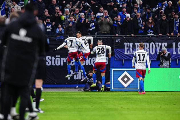 Torjubel Hamburger SV nach Tor zum 2:0 per Kopfball Davie Selke (Hamburger SV, 27) GER, Hamburger SV vs. SpVgg Greuther Fuerth, Fussball, 2. Bundesliga, Spieltag 17, Saison 2024 2025, 21.12.2024 DFL REGULATIONS PROHIBIT ANY USE OF PHOTOGRAPHS AS IMAGE SEQUENCES AND OR QUASI-VIDEO GER, Hamburger SV vs. SpVgg Greuther Fuerth, Fussball, 2. Bundesliga, Spieltag 17, Saison 2024 2025, 21.12.2024 Hamburg