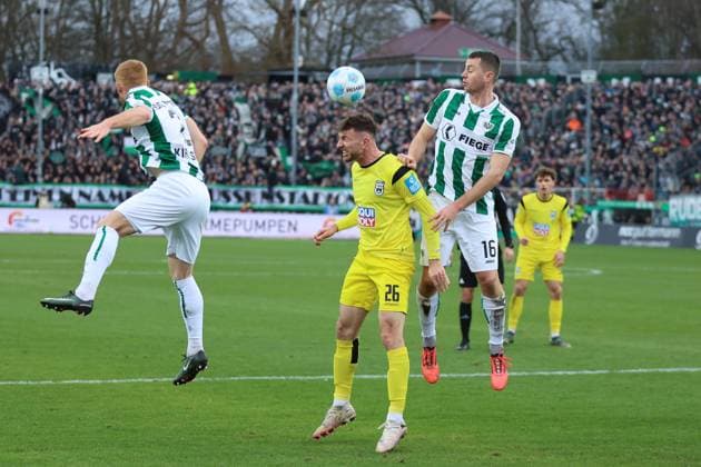 Kopfball Aaron Keller (SSV Ulm 1846, 16) GER, Preussen Muenster gegen SSV Ulm 1846, Fussball, 2.Liga, 17.Spieltag, Spielzeit 2024 2025, 21.12.2024 DFL REGULATIONS PROHIBIT ANY USE OF PHOTOGRAPHS AS IMAGE SEQUENCES AND OR QUASI-VIDEO GER, Preussen Muenster gegen SSV Ulm 1846, Fussball, 2.Liga, 17.Spieltag, Spielzeit 2024 2025, 21.12.2024 Muenster