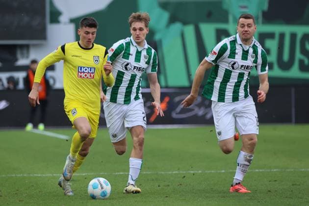 Semir Telalovic (SSV Ulm 1846, 29) am Ball GER, Preussen Muenster gegen SSV Ulm 1846, Fussball, 2.Liga, 17.Spieltag, Spielzeit 2024 2025, 21.12.2024 DFL REGULATIONS PROHIBIT ANY USE OF PHOTOGRAPHS AS IMAGE SEQUENCES AND OR QUASI-VIDEO GER, Preussen Muenster gegen SSV Ulm 1846, Fussball, 2.Liga, 17.Spieltag, Spielzeit 2024 2025, 21.12.2024 Muenster
