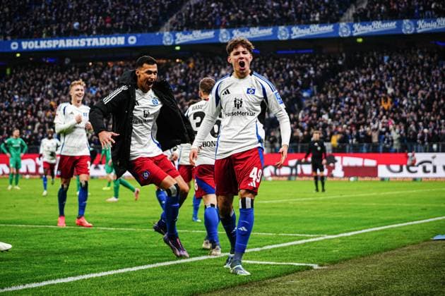 Torjubel Hamburger SV nach Tor zum 5:0 Otto Stange (Hamburger SV, 49) GER, Hamburger SV vs. SpVgg Greuther Fuerth, Fussball, 2. Bundesliga, Spieltag 17, Saison 2024 2025, 21.12.2024 DFL REGULATIONS PROHIBIT ANY USE OF PHOTOGRAPHS AS IMAGE SEQUENCES AND OR QUASI-VIDEO GER, Hamburger SV vs. SpVgg Greuther Fuerth, Fussball, 2. Bundesliga, Spieltag 17, Saison 2024 2025, 21.12.2024 Hamburg