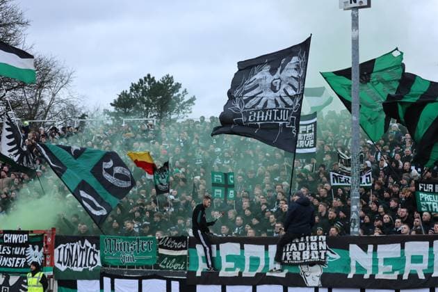 Fans Preussen Muenster GER, Preussen Muenster gegen SSV Ulm 1846, Fussball, 2.Liga, 17.Spieltag, Spielzeit 2024 2025, 21.12.2024 DFL REGULATIONS PROHIBIT ANY USE OF PHOTOGRAPHS AS IMAGE SEQUENCES AND OR QUASI-VIDEO GER, Preussen Muenster gegen SSV Ulm 1846, Fussball, 2.Liga, 17.Spieltag, Spielzeit 2024 2025, 21.12.2024 Muenster