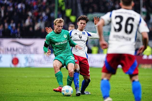 Philipp Mueller (SpVgg Greuther Fuerth, 36), Otto Stange (Hamburger SV, 49) GER, Hamburger SV vs. SpVgg Greuther Fuerth, Fussball, 2. Bundesliga, Spieltag 17, Saison 2024 2025, 21.12.2024 DFL REGULATIONS PROHIBIT ANY USE OF PHOTOGRAPHS AS IMAGE SEQUENCES AND OR QUASI-VIDEO GER, Hamburger SV vs. SpVgg Greuther Fuerth, Fussball, 2. Bundesliga, Spieltag 17, Saison 2024 2025, 21.12.2024 Hamburg