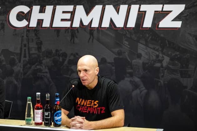 easyCredit Basketball Bundesliga, BBL, Saison 2024 2025, Herren. 21.12.2024, Niners Chemnitz - Telekom Baskets Bonn, Rodrigo Pastore (Head Coach), Niners Chemnitz bei der Pressekonferenz Copyright. Alexander Trienitz.
