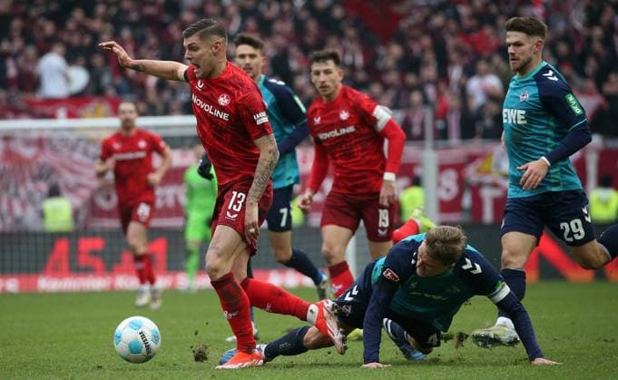 Erik Wekesser (13, FC Kaiserslautern), Timo Hübers (4, FC Köln) 22.12.2024, Fußball, 2. Bundesliga, 1. FC Kaiserslautern - 1. FC Köln, 17. Spieltag, Saison 2024 25, Fritz Walter Stadion, Kaiserslautern, Deutschland, zmdz, ** DFB & DFL regulations prohibit any use of photographs as image sequences and or quasi-video. ** 1. FC Kaiserslautern - 1. FC Köln