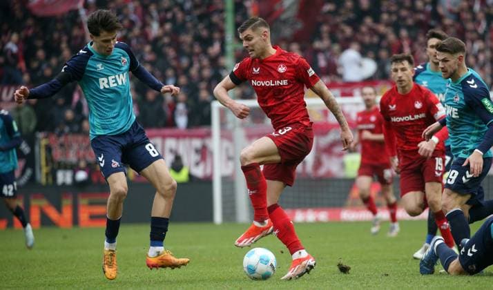 Denis Huseinbasic (8, FC Köln), Erik Wekesser (13, FC Kaiserslautern) 22.12.2024, Fußball, 2. Bundesliga, 1. FC Kaiserslautern - 1. FC Köln, 17. Spieltag, Saison 2024 25, Fritz Walter Stadion, Kaiserslautern, Deutschland, zmdz, ** DFB & DFL regulations prohibit any use of photographs as image sequences and or quasi-video. ** 1. FC Kaiserslautern - 1. FC Köln
