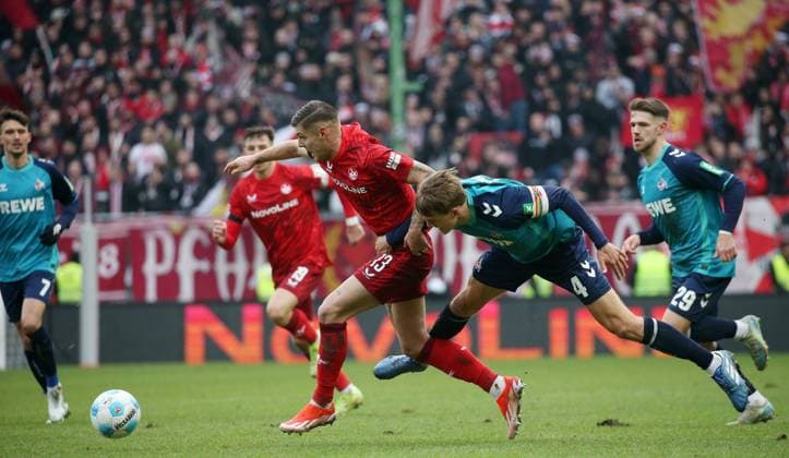 Erik Wekesser (13, FC Kaiserslautern), Timo Hübers (4, FC Köln) 22.12.2024, Fußball, 2. Bundesliga, 1. FC Kaiserslautern - 1. FC Köln, 17. Spieltag, Saison 2024 25, Fritz Walter Stadion, Kaiserslautern, Deutschland, zmdz, ** DFB & DFL regulations prohibit any use of photographs as image sequences and or quasi-video. ** 1. FC Kaiserslautern - 1. FC Köln