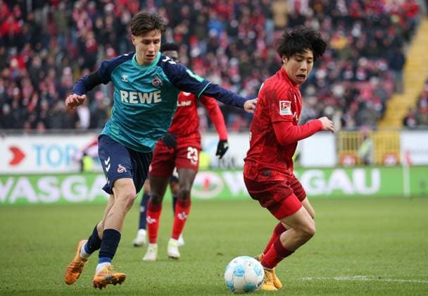 Denis Huseinbasic (8, FC Köln), Daisuke Yokota (41, Kaiserslautern) 22.12.2024, Fußball, 2. Bundesliga, 1. FC Kaiserslautern - 1. FC Köln, 17. Spieltag, Saison 2024 25, Fritz Walter Stadion, Kaiserslautern, Deutschland, zmdz, ** DFB & DFL regulations prohibit any use of photographs as image sequences and or quasi-video. ** 1. FC Kaiserslautern - 1. FC Köln