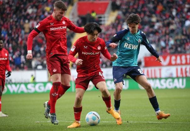 Jan Elvedi (33, FC Kaiserslautern), Daisuke Yokota (41, Kaiserslautern), Denis Huseinbasic (8, FC Köln) 22.12.2024, Fußball, 2. Bundesliga, 1. FC Kaiserslautern - 1. FC Köln, 17. Spieltag, Saison 2024 25, Fritz Walter Stadion, Kaiserslautern, Deutschland, zmdz, ** DFB & DFL regulations prohibit any use of photographs as image sequences and or quasi-video. ** 1. FC Kaiserslautern - 1. FC Köln
