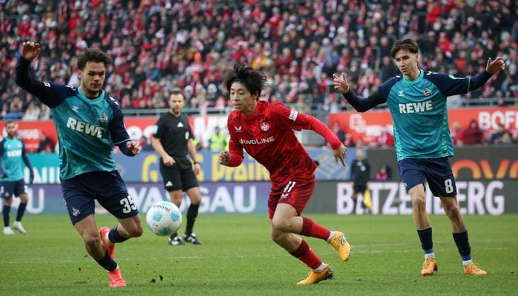 Max Finkgräfe (35, FC Köln), Daisuke Yokota (41, Kaiserslautern) 22.12.2024, Fußball, 2. Bundesliga, 1. FC Kaiserslautern - 1. FC Köln, 17. Spieltag, Saison 2024 25, Fritz Walter Stadion, Kaiserslautern, Deutschland, zmdz, ** DFB & DFL regulations prohibit any use of photographs as image sequences and or quasi-video. ** 1. FC Kaiserslautern - 1. FC Köln