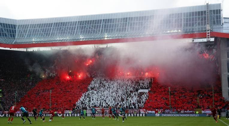 Choreographie der FC Kaiserslautern Fans 22.12.2024, Fußball, 2. Bundesliga, 1. FC Kaiserslautern - 1. FC Köln, 17. Spieltag, Saison 2024 25, Fritz Walter Stadion, Kaiserslautern, Deutschland, zmdz, ** DFB & DFL regulations prohibit any use of photographs as image sequences and or quasi-video. ** 1. FC Kaiserslautern - 1. FC Köln