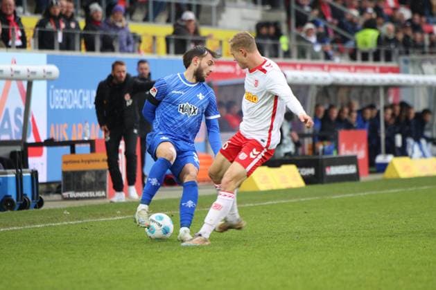 Louis Breunig (SSV Jahn Regensburg, 16), Kilian Corredor (Darmstadt 1898 e.V., 34), GER, SSV Jahn Regensburg vs. SV Darmstadt 98, Fussball, 2. Bundesliga, 17. Spieltag, Spielzeit 2024, 22.12.2024 (DFB DFL regulations prohibit any use of photographs as image sequences and or quasi-video) GER, SSV Jahn Regensburg vs. SV Darmstadt 98, Fussball, 2. Bundesliga, 17. Spieltag, Spielzeit 2024, 22.12.2024 Regensburg