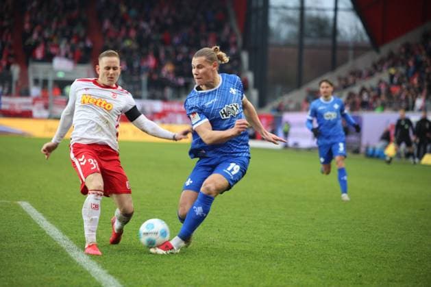 Fynn-Luca Lakenmacher (Darmstadt 1898 e.V., 19), Kai Proeger (SSV Jahn Regensburg, 33), GER, SSV Jahn Regensburg vs. SV Darmstadt 98, Fussball, 2. Bundesliga, 17. Spieltag, Spielzeit 2024, 22.12.2024 (DFB DFL regulations prohibit any use of photographs as image sequences and or quasi-video) GER, SSV Jahn Regensburg vs. SV Darmstadt 98, Fussball, 2. Bundesliga, 17. Spieltag, Spielzeit 2024, 22.12.2024 Regensburg