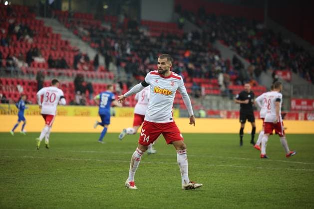 Robin Ziegele (SSV Jahn Regensburg, 14), GER, SSV Jahn Regensburg vs. SV Darmstadt 98, Fussball, 2. Bundesliga, 17. Spieltag, Spielzeit 2024, 22.12.2024 (DFB DFL regulations prohibit any use of photographs as image sequences and or quasi-video) GER, SSV Jahn Regensburg vs. SV Darmstadt 98, Fussball, 2. Bundesliga, 17. Spieltag, Spielzeit 2024, 22.12.2024 Regensburg