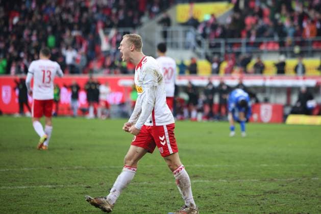 Louis Breunig (SSV Jahn Regensburg, 16), GER, SSV Jahn Regensburg vs. SV Darmstadt 98, Fussball, 2. Bundesliga, 17. Spieltag, Spielzeit 2024, 22.12.2024 (DFB DFL regulations prohibit any use of photographs as image sequences and or quasi-video) GER, SSV Jahn Regensburg vs. SV Darmstadt 98, Fussball, 2. Bundesliga, 17. Spieltag, Spielzeit 2024, 22.12.2024 Regensburg