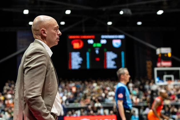 easyCredit Basketball Bundesliga, BBL, Saison 2024 2025, Herren. 30.12.2024, Niners Chemnitz - Syntainics MBC, Rodrigo Pastore (Head Coach), Niners Chemnitz Copyright. Alexander Trienitz.