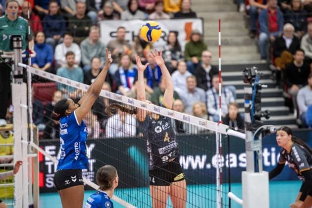 Breland Morrissette (Allianz MTV Stuttgart, 02) vs. Jenna Ewert (SC Potsdam, 04) GER, Allianz MTV Stuttgart - SC Potsdam, Volleyball Bundesliga, VBL, Spielzeit 2024 2025, 04.01.2025 GER, Allianz MTV Stuttgart - SC Potsdam, Volleyball Bundesliga, VBL, Spielzeit 2024 2025, 04.01.2025 Stuttgart Copyright: xSandyxDinkelackerx EP_SDR