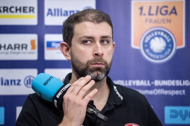 Riccardo Boieri (SC Potsdam, Head-Coach) mit sport1 - Mikrofon im Interview GER, Allianz MTV Stuttgart - SC Potsdam, Volleyball Bundesliga, VBL, Spielzeit 2024 2025, 04.01.2025 GER, Allianz MTV Stuttgart - SC Potsdam, Volleyball Bundesliga, VBL, Spielzeit 2024 2025, 04.01.2025 Stuttgart Copyright: xSandyxDinkelackerx EP_SDR