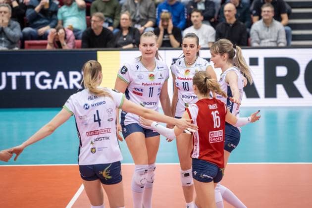 Joanna Pacak (BKS BOSTIK ZGO Bielsko-Biala, 04), Kertu Laak (BKS Bostik ZGO Bielsko-Biala, 11), Wiktoria Szewczyk (BKS BOSTIK ZGO Bielsko-Biala, 10), Kinga Drabek (BKS BOSTIK ZGO Bielsko-Biala, 16) und Julita Piasecka (BKS BOSTIK ZGO Bielsko-Biala, 18) - kritische Blicke GER, Volleyball Champions League - Allianz MTV Stuttgart vs. BKS Bostik ZGO Bielsko-Biala, Volleyball, CEV Volleyball Champions League, VCL, Hauptrunde, Spielzeit 2024 2025, 08.01.2025 GER, Volleyball Champions League - Allianz MTV Stuttgart vs. BKS Bostik ZGO Bielsko-Biala, Volleyball, CEV Volleyball Champions League, VCL, Hauptrunde, Spielzeit 2024 2025, 08.01.2025 Stuttgart Copyright: xSandyxDinkelackerx EP_SDR