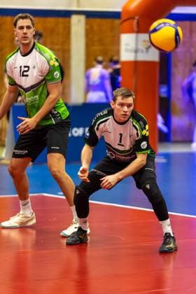 Michael Hassmann (VC Bitterfeld-Wolfen, 01) mit Thomas Heptinstall (VC Bitterfeld-Wolfen, 12), GER, ASV Dachau vs. VC Bitterfeld-Wolfen, Volleyball, 1. Bundesliga, 14. Spieltag, Saison 2024 2025, 12.01.2025, GER, ASV Dachau vs. VC Bitterfeld-Wolfen, Volleyball, 1. Bundesliga, 14. Spieltag, Saison 2024 2025, 12.01.2025 Dachau Copyright: xEibner-Pressefoto JennixMaulx EP_JML
