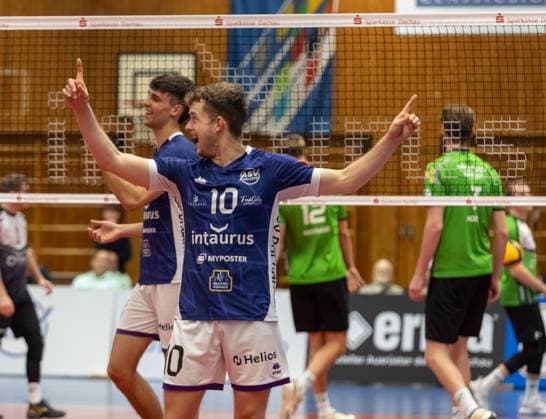 Jubel nach Punktgewinn fuer den ASV Dachau, Luca Russelmann (ASV Dachau, 10), GER, ASV Dachau vs. VC Bitterfeld-Wolfen, Volleyball, 1. Bundesliga, 14. Spieltag, Saison 2024 2025, 12.01.2025, GER, ASV Dachau vs. VC Bitterfeld-Wolfen, Volleyball, 1. Bundesliga, 14. Spieltag, Saison 2024 2025, 12.01.2025 Dachau Copyright: xEibner-Pressefoto JennixMaulx EP_JML
