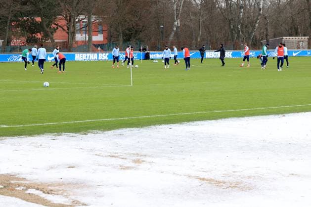 DEU, DFL, 2. FBL Hertha BSC, Training, 14.01.2025, Sportforum, Berlin, DEU, DFL, 2. FBL Hertha BSC, Training, im Bild ,Trainingsplatz mit und ohne Rasenheizung, DFL - regulations prohibit any use of Photographs as image sequences and or quasi-video Foto: Juergen Engler nordphoto GmbH