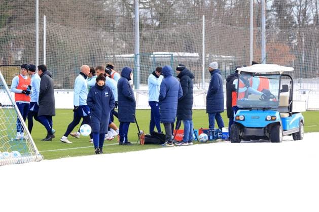 DEU, DFL, 2. FBL Hertha BSC, Training, 14.01.2025, Sportforum, Berlin, DEU, DFL, 2. FBL Hertha BSC, Training, im Bild Hertha-Spielerkreis,Trainingsplatz mit und ohne Rasenheizung, DFL - regulations prohibit any use of Photographs as image sequences and or quasi-video Foto: Juergen Engler nordphoto GmbH
