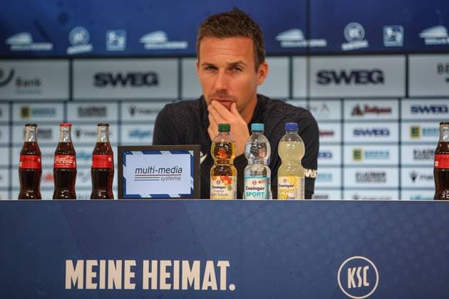 Christian Eichner (Karlsruher SC, Chef-Trainer) bei der Pressekonferenz und der Bekanntgabe ueber die Leihe von Mikkel Kaufmann, Karlsruher SC Fussball, 2. Bundesliga, Pressekonferenz und Training, 2024 2025, 17.01.2025, DFL REGULATIONS PROHIBIT ANY USE OF PHOTOGRAPHS AS IMAGE SEQUENCES AND OR QUASI-VIDEO, Karlsruher SC Fussball, 2. Bundesliga, Pressekonferenz und Training, 2024 2025, 17.01.2025 Karlsruhe