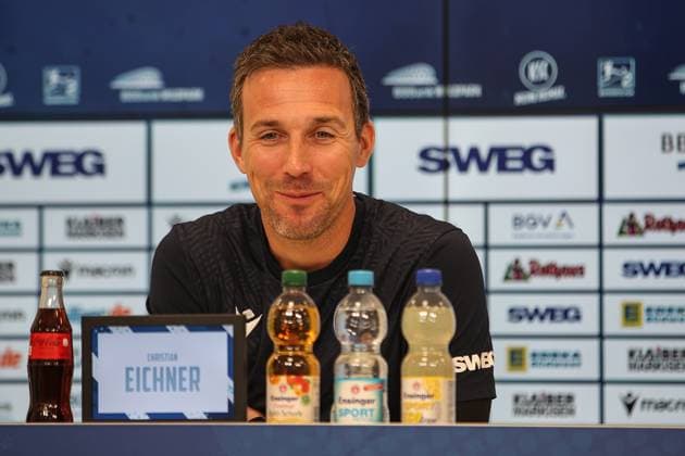 Christian Eichner (Karlsruher SC, Chef-Trainer) bei der Pressekonferenz und der Bekanntgabe ueber die Leihe von Mikkel Kaufmann, Karlsruher SC Fussball, 2. Bundesliga, Pressekonferenz und Training, 2024 2025, 17.01.2025, DFL REGULATIONS PROHIBIT ANY USE OF PHOTOGRAPHS AS IMAGE SEQUENCES AND OR QUASI-VIDEO, Karlsruher SC Fussball, 2. Bundesliga, Pressekonferenz und Training, 2024 2025, 17.01.2025 Karlsruhe