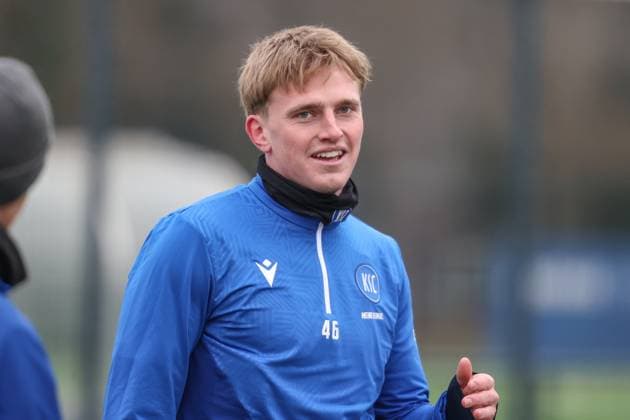 Zurueck Mikkel Kaufmann (Karlsruher SC, 14) beim ersten Training, Karlsruher SC Fussball, 2. Bundesliga, Pressekonferenz und Training, 2024 2025, 17.01.2025, DFL REGULATIONS PROHIBIT ANY USE OF PHOTOGRAPHS AS IMAGE SEQUENCES AND OR QUASI-VIDEO, Karlsruher SC Fussball, 2. Bundesliga, Pressekonferenz und Training, 2024 2025, 17.01.2025 Karlsruhe