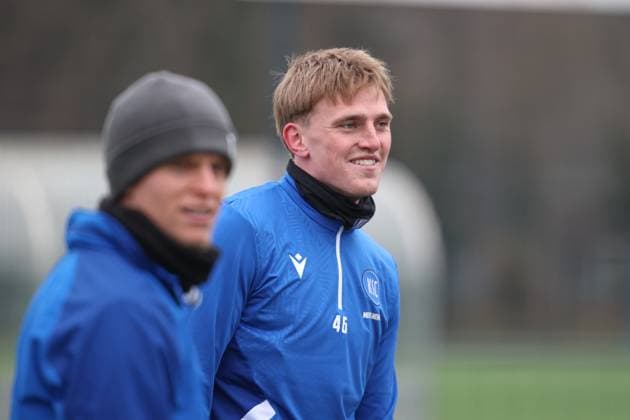 Mikkel Kaufmann (Karlsruher SC, 14) im ersten Traing, Karlsruher SC Fussball, 2. Bundesliga, Pressekonferenz und Training, 2024 2025, 17.01.2025, DFL REGULATIONS PROHIBIT ANY USE OF PHOTOGRAPHS AS IMAGE SEQUENCES AND OR QUASI-VIDEO, Karlsruher SC Fussball, 2. Bundesliga, Pressekonferenz und Training, 2024 2025, 17.01.2025 Karlsruhe