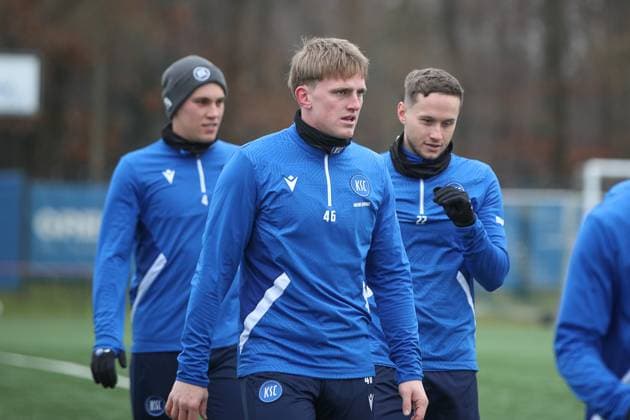 Zurueck an alter Wirkungstaette Mikkel Kaufmann (Karlsruher SC, 14) beim ersten Training, Karlsruher SC Fussball, 2. Bundesliga, Pressekonferenz und Training, 2024 2025, 17.01.2025, DFL REGULATIONS PROHIBIT ANY USE OF PHOTOGRAPHS AS IMAGE SEQUENCES AND OR QUASI-VIDEO, Karlsruher SC Fussball, 2. Bundesliga, Pressekonferenz und Training, 2024 2025, 17.01.2025 Karlsruhe