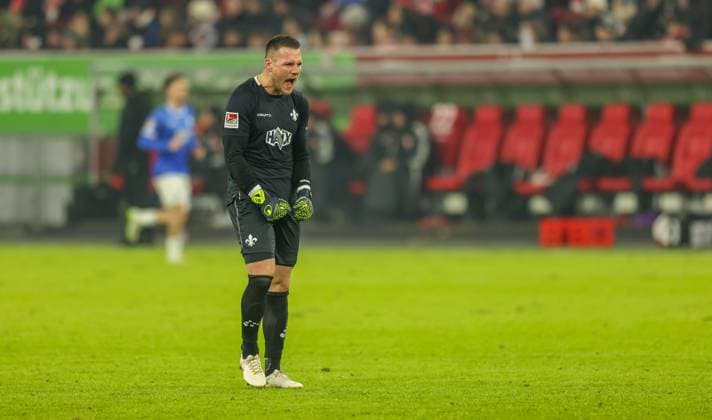 GER, Düsseldorf, Fortuna Düsseldorf vs SV Darmstadt 98, 2. Bundesliga, Fussball, DFB, Spielzeit 2024 2025, Merkur Spiel-Arena, 18. Spieltag, im Bild: Marcel Schuhen (SV Darmstadt 98 1) jubelt nach einem Tor DFB DFL REGULATIONS PROHIBIT ANY USE OF PHOTOGRAPHS AS IMAGE SEQUENCES AND OR QUASI-VIDEO, 15.12.2024,