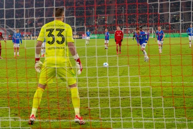 Anlauf von Killian Corredor (SV Darmstadt 98, 34) zum Elfmeter aus dem das 2:1 Anschlusstor resultierte, GER Fortuna Duesseldorf vs. SV Darmstadt 98, Fussball, 2. Bundesliga, Spieltag 18, Saison 2024 2025, 17.01.2025 DFB DFL REGULATIONS PROHIBIT ANY USE OF PHOTOGRAPHS AS IMAGE SEQUENCES AND OR QUASI-VIDEO, GER Fortuna Duesseldorf vs. SV Darmstadt 98, Fussball, 2. Bundesliga, Spieltag 18, Saison 2024 2025, 17.01.2025 Duesseldorf