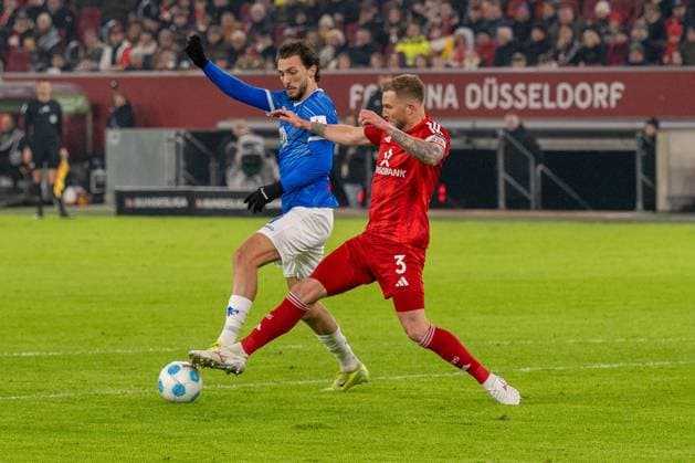 Andre Hoffmann (Fortuna Duesseldorf, 03) gegen Fraser Hornby (SV Darmstadt 98, 09), GER Fortuna Duesseldorf vs. SV Darmstadt 98, Fussball, 2. Bundesliga, Spieltag 18, Saison 2024 2025, 17.01.2025 DFB DFL REGULATIONS PROHIBIT ANY USE OF PHOTOGRAPHS AS IMAGE SEQUENCES AND OR QUASI-VIDEO, GER Fortuna Duesseldorf vs. SV Darmstadt 98, Fussball, 2. Bundesliga, Spieltag 18, Saison 2024 2025, 17.01.2025 Duesseldorf