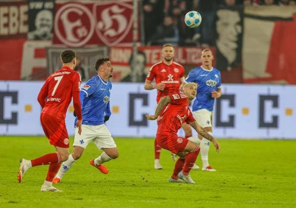 GER, Düsseldorf, Fortuna Düsseldorf vs SV Darmstadt 98, 2. Bundesliga, Fussball, DFB, Spielzeit 2024 2025, Merkur Spiel-Arena, 18. Spieltag, im Bild: Philipp Förster (SV Darmstadt 98 18), Matthias Zimmermann (Fortuna Düsseldorf 25) DFB DFL REGULATIONS PROHIBIT ANY USE OF PHOTOGRAPHS AS IMAGE SEQUENCES AND OR QUASI-VIDEO, 15.12.2024,