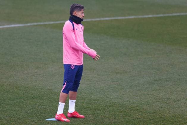 January 20, 2025, Majadahonda, Madrid, SPAIN: Giuliano Simeone of Atletico de Madrid looks on during the training day of Atletico de Madrid ahead of the UEFA Champions League, football match against Bayer 04 Leverkusen, at Ciudad Deportiva Wanda Atletico de Madrid on January 20, 2025, in Majadahonda, Madrid, Spain. Majadahonda SPAIN - ZUMAa181 20250120_zaa_a181_006 Copyright: xDennisxAgyemanx