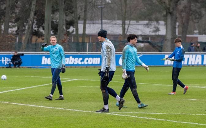 Fußball, Herren, Saison 2024 2025, 2. Bundesliga, Hertha BSC, Training, v. l. die Torsteher Laurenz Pohlmann, Dennis Smarsch, Burak Özkanli, Lennox Ballwanz, 21.01. 2025,