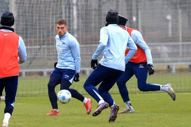DEU, DFL, 2. FBL Hertha BSC, Training, 21.01.2025, Sportforum, Berlin, DEU, DFL, 2. FBL Hertha BSC, Training, im Bild Jonjoe Kenny (Hertha BSC Berlin 16) DFL - regulations prohibit any use of Photographs as image sequences and or quasi-video Foto: Juergen Engler nordphoto GmbH