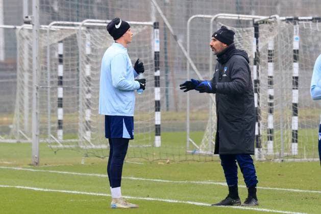 DEU, DFL, 2. FBL Hertha BSC, Training, 21.01.2025, Sportforum, Berlin, DEU, DFL, 2. FBL Hertha BSC, Training, im Bild Cheftrainer Cristian Fiel (Hertha BSC Berlin), Luca Schuler (Hertha BSC Berlin 18) DFL - regulations prohibit any use of Photographs as image sequences and or quasi-video Foto: Juergen Engler nordphoto GmbH