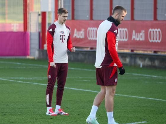 Josip Stanisic (FC Bayern Muenchen, 44) mit Eric Dier (FC Bayern Muenchen, 15) beim Training, GER, Abschlusstraining, FC Bayern Muenchen, Fussball, UEFA Champions League, 7. Spieltag, Saison 2024 2025, 21.01.2025, GER, Abschlusstraining, FC Bayern Muenchen, Fussball, UEFA Champions League, 7. Spieltag, Saison 2024 2025, 21.01.2025 Muenchen Copyright: xEibner-Pressefoto JennixMaulx EP_JML
