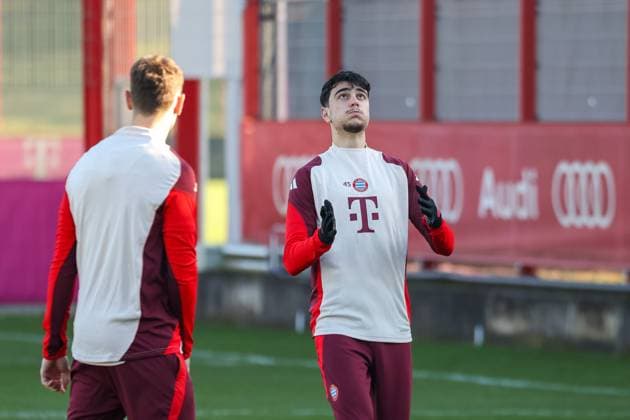 Aleksandar Pavlovic (FC Bayern Muenchen, 45) beim Training, GER, Abschlusstraining, FC Bayern Muenchen, Fussball, UEFA Champions League, 7. Spieltag, Saison 2024 2025, 21.01.2025, GER, Abschlusstraining, FC Bayern Muenchen, Fussball, UEFA Champions League, 7. Spieltag, Saison 2024 2025, 21.01.2025 Muenchen Copyright: xEibner-Pressefoto JennixMaulx EP_JML