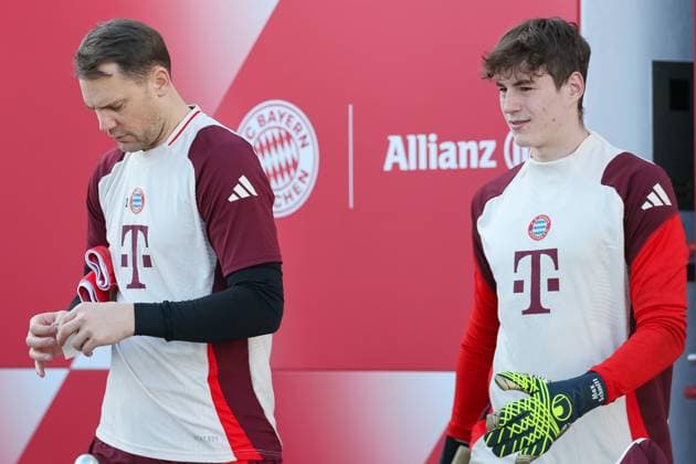 Manuel Neuer (FC Bayern Muenchen, 01) und Max Schmitt (FC Bayern Muenchen, 35) kommen aus der Kabine, auf dem Weg zum Trainingsplatz, GER, Abschlusstraining, FC Bayern Muenchen, Fussball, UEFA Champions League, 7. Spieltag, Saison 2024 2025, 21.01.2025, GER, Abschlusstraining, FC Bayern Muenchen, Fussball, UEFA Champions League, 7. Spieltag, Saison 2024 2025, 21.01.2025 Muenchen Copyright: xEibner-Pressefoto JennixMaulx EP_JML